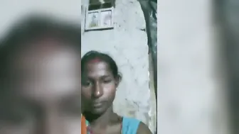 Whore gets it on with fingers in XXX close-up Desi video being leaked