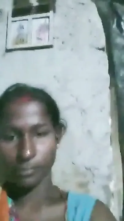 Whore gets it on with fingers in XXX close-up Desi video being leaked