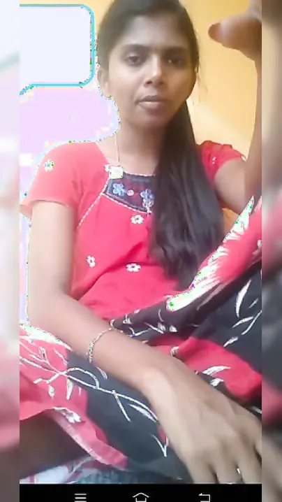 Inept Desi lifts sari up a bit to expose shaved pussy in solo XXX show