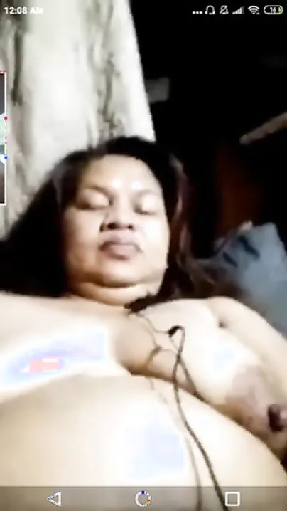 Desi aunty undresses home in XXX video to expose her trimmed pussy