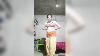 XXX adventures of lovely Dehati Desi takes off her sari and even bra