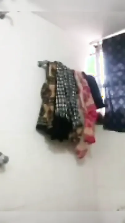 XXX footage of Bengali Desi babe who likes capturing herself in bath