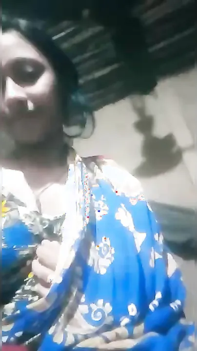 Horny Bengali MILF spontaneously performs XXX striptease for Desi boys