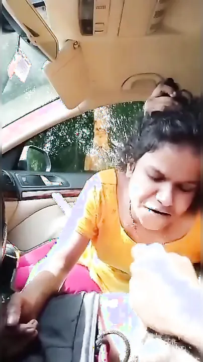 Housewife enjoys every second of oral XXX sex in Desi driver's car
