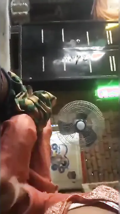 Kinky video of sexy Desi slut giving a XXX blowjob to the guy close-up
