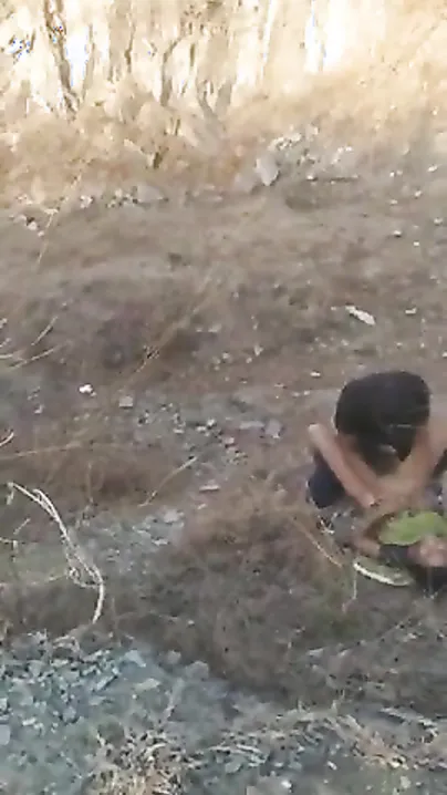 Randi Desi MILF has craving vagina humped by XXX man in the field