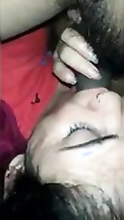 Desi wife impresses guy with XXX blowjob skills captured on camera