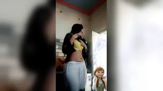 Girl willingly exposes boobs and bottom to Desi lover in XXX video