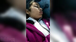Desi whore gives pussy to driver before riding in his car in XXX video
