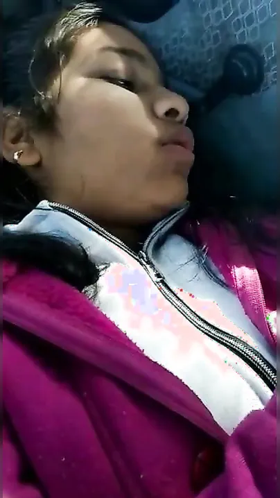 Desi whore gives pussy to driver before riding in his car in XXX video