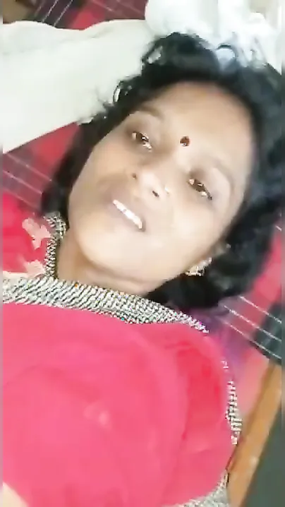 Desi Randi slut enjoys XXX blowjob and getting it on vaginally in bed