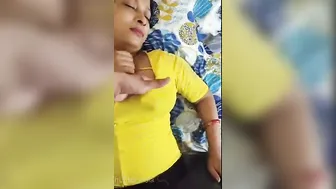 Desi Randi Bhabhi with lush lips does homemade XXX porn on camera