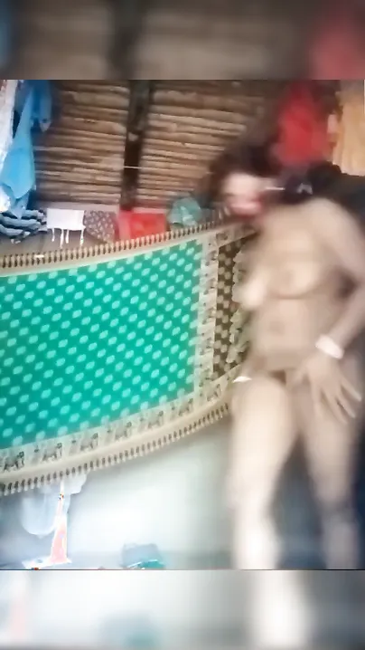 Amateur XXX Bengali Boudi Desi actress gets naked for a porn video