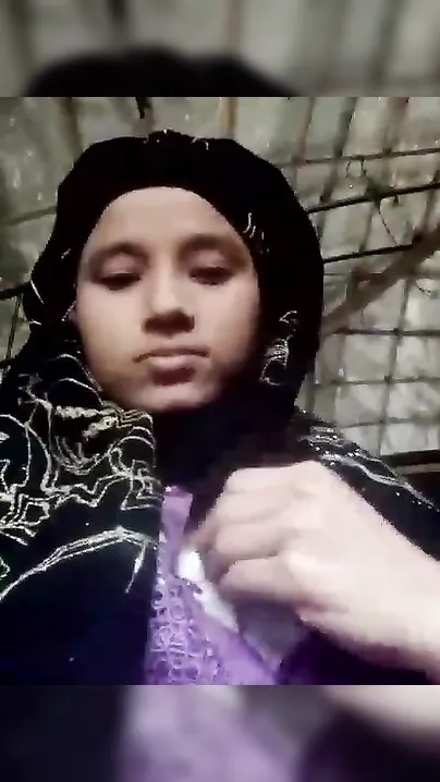 Muslim Desi wife needs XXX watchers to appreciate her shaved pussy