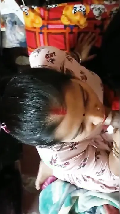 Boyfriend enjoys a XXX blowjob by the Desi housewife in close-up video