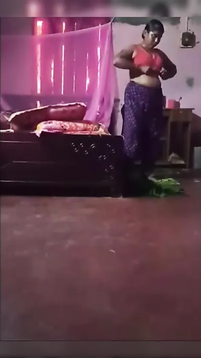 Cock-hungry Bhabhi cheats with Desi Devar in this hidden cam XXX video