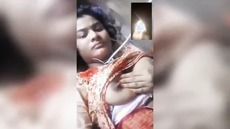 Video of XXX teen Desi who shows off boobs and pussy via video link