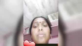 Hottest Indian XXX bitch plays with her pussy in the bathroom