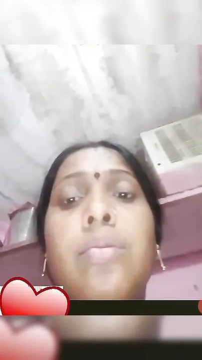 Hottest Indian XXX bitch plays with her pussy in the bathroom