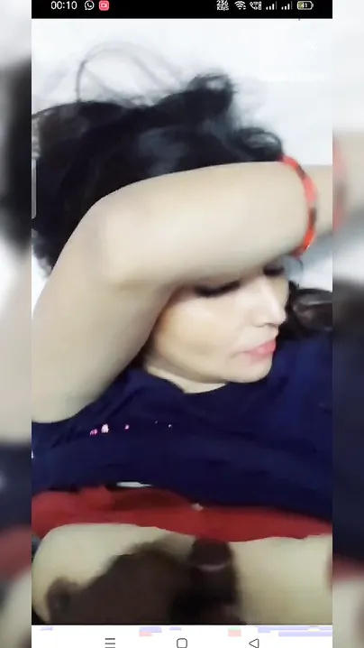 Sleepy Desi XXX girl jerks off her husband’s cock with boobs MMS