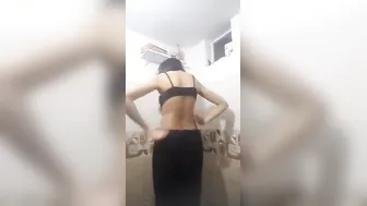 Tall Indian XXX girl takes off her clothes and shows amazing body
