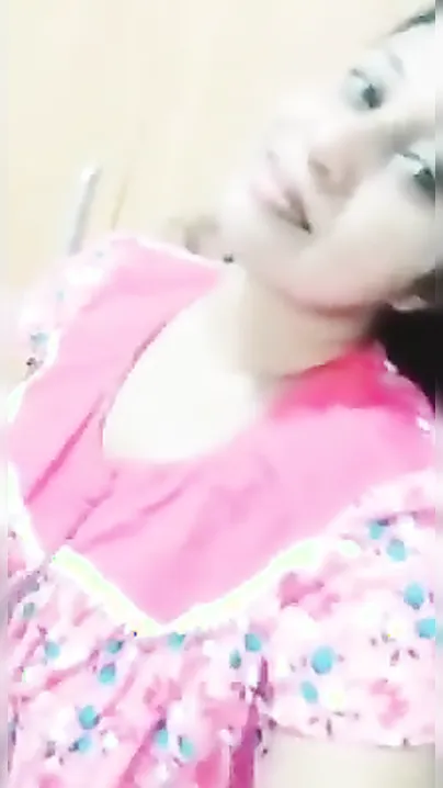 Beautiful Sri Lankan Desi XXXX girl’s nude show on selfie cam