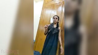 Indian XXX wife giving a professional blowjob to her hubby MMS