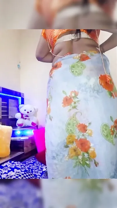 Super sexy Indian XXX wife showing her perfect boobs on cam
