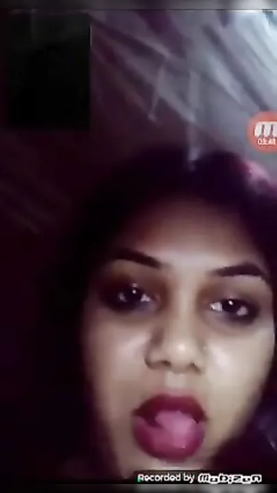 Beautiful Desi XXX girl fingering her teen pussy on selfie cam