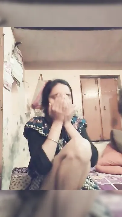 Cute Indian Dehati girl showing tits and playing with pussy on XXX cam
