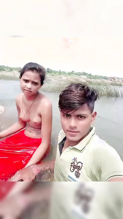 Dehati Desi XXX lovers enjoying outdoor sexy bathing on selfie cam MMS