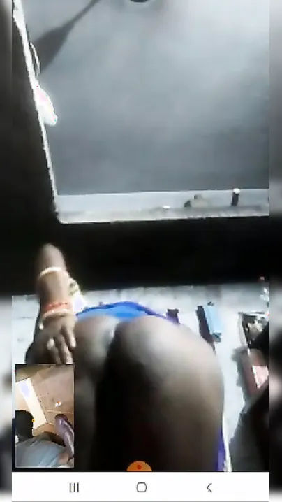 Village Desi XXX wife showing her big black ass on selfie camera