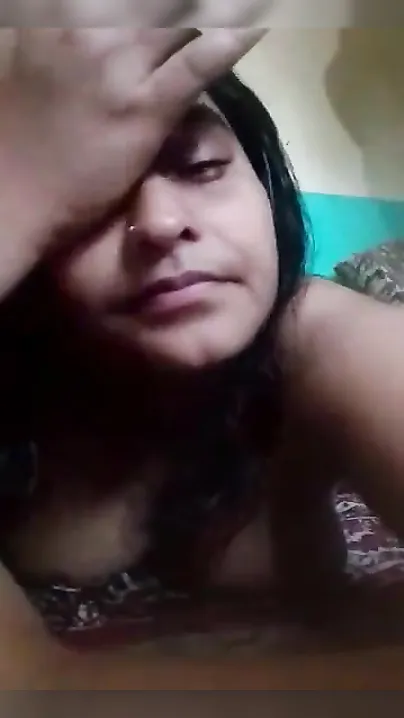 Desi XXX chick showing her naked hairless pussy and perfect tits