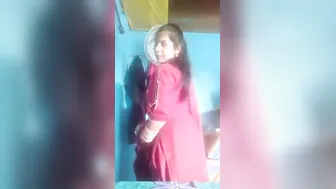 Newly married Desi XXX wife shows her gorgeous boobs on cam