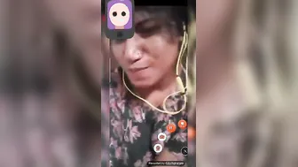 Sweet Desi XXX girl exposing her round boobs on video call