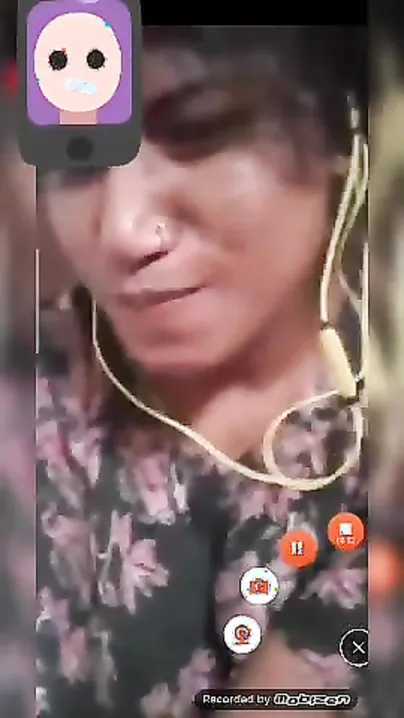 Sweet Desi XXX girl exposing her round boobs on video call