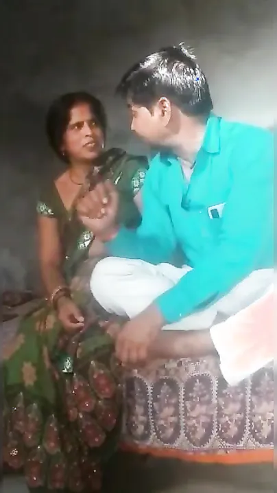 Indian slutty XXX aunty have sex with a local customer MMS