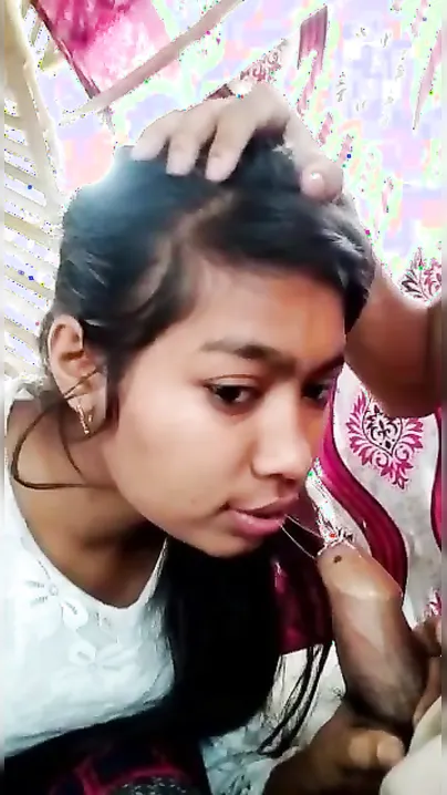 Cute Assamese college Desi girl gives XXX blowjob to her lover MMS