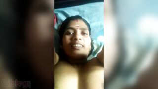 Sexy Tamil Desi XXX wife gets her boobs exposed by hubby MMS