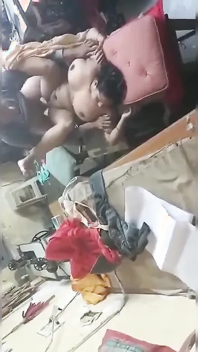 Chubby Desi XXX aunty have sex with worker inside factory MMS