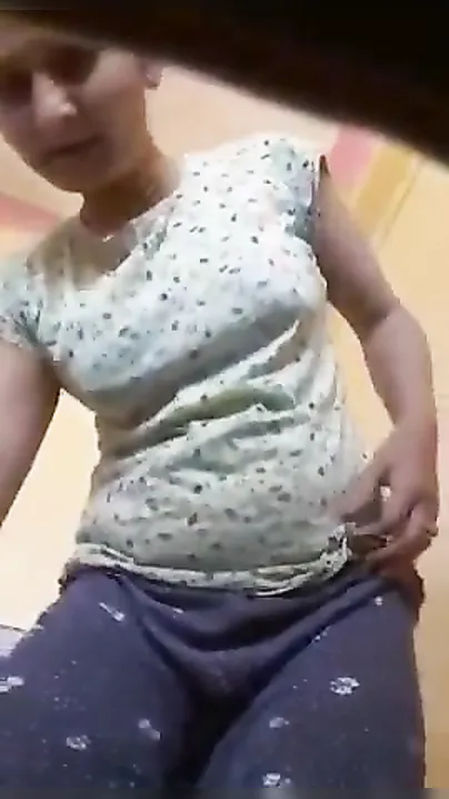 Nasty Desi XXX girl makes nude video for her boyfriend during the period