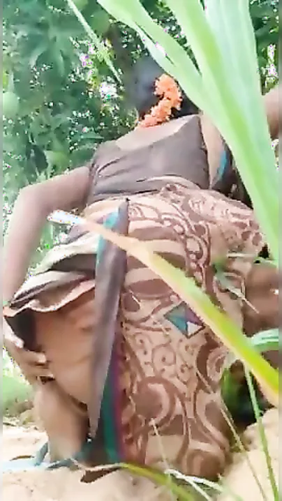 Telugu Desi XXX wife showing her ass and pussy outdoors