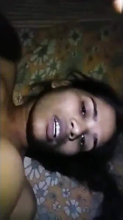 Horny Desi XXX bitch gets her hairy pussy fucked hard on cam MMS