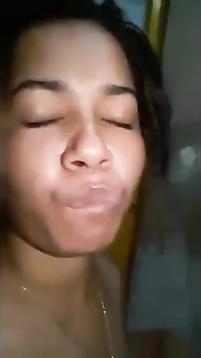 Busty Dehati Desi girl takes her horny nude selfie XXX video MMS