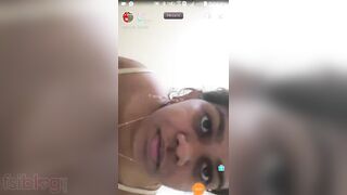 Juicy Desi XXX wife bathing her beautiful nude body on cam