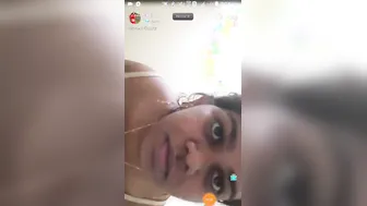 Juicy Desi XXX wife bathing her beautiful nude body on cam