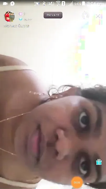 Juicy Desi XXX wife bathing her beautiful nude body on cam