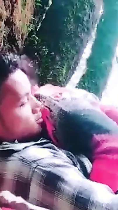 Cheating Dehati XXX wife gets her Desi pussy fucked outdoors MMS