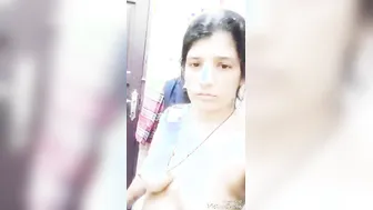 Cute Indian XXX housewife making her own nude video