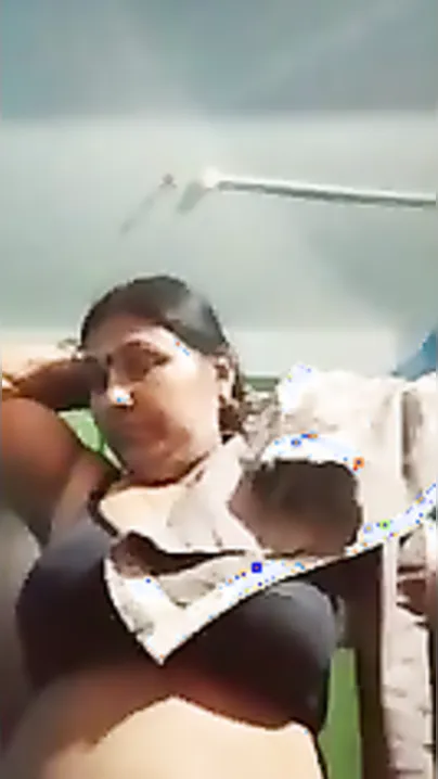 Mature Desi XXX bitch showing her fat nude body on cam